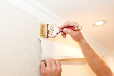 Pose de papier peint à Chapeau — revêtements muraux et toiles de verre